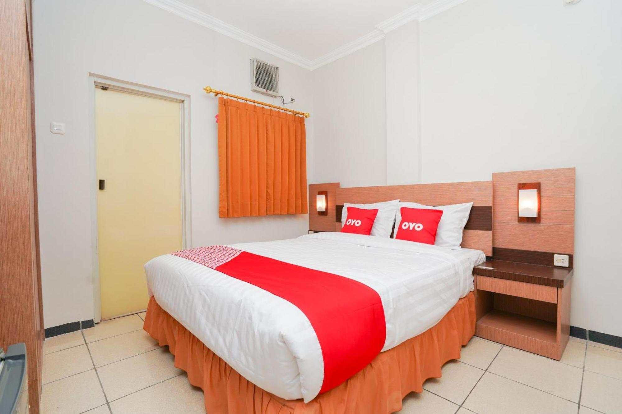 Oyo 2075 Graha Marina Surabaya