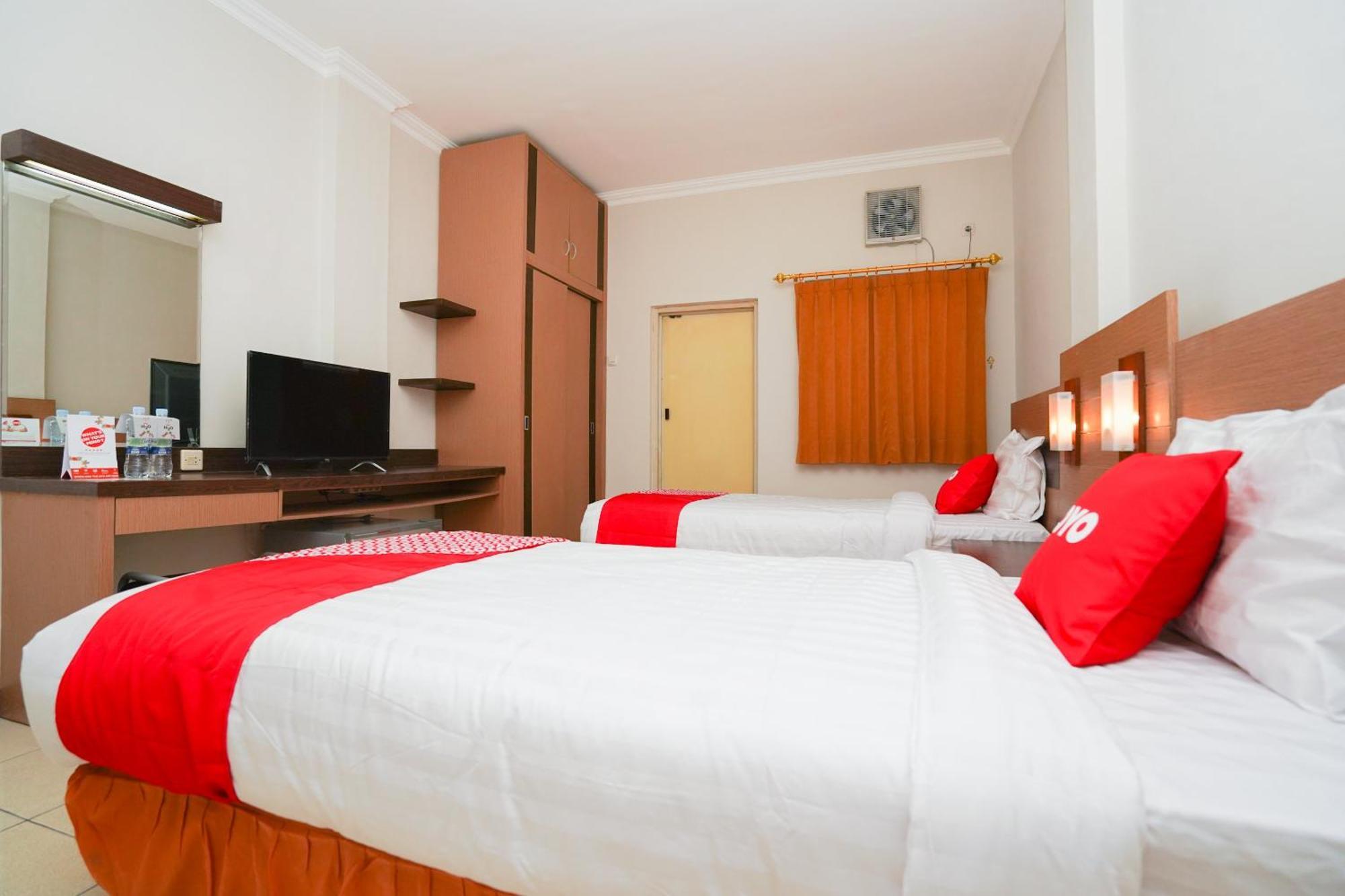 Oyo 2075 Graha Marina 2* Surabaya