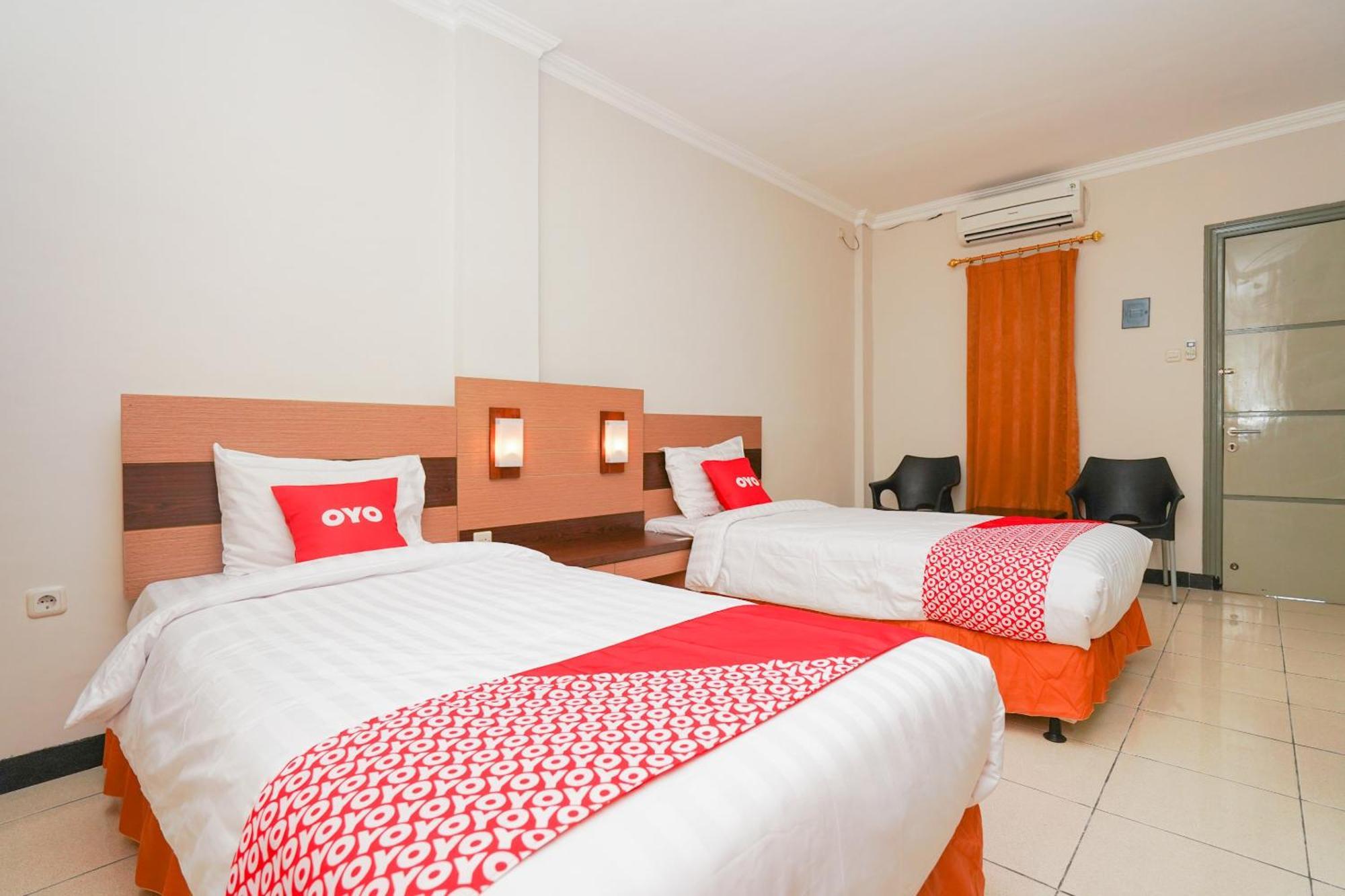 Oyo 2075 Graha Marina Surabaya