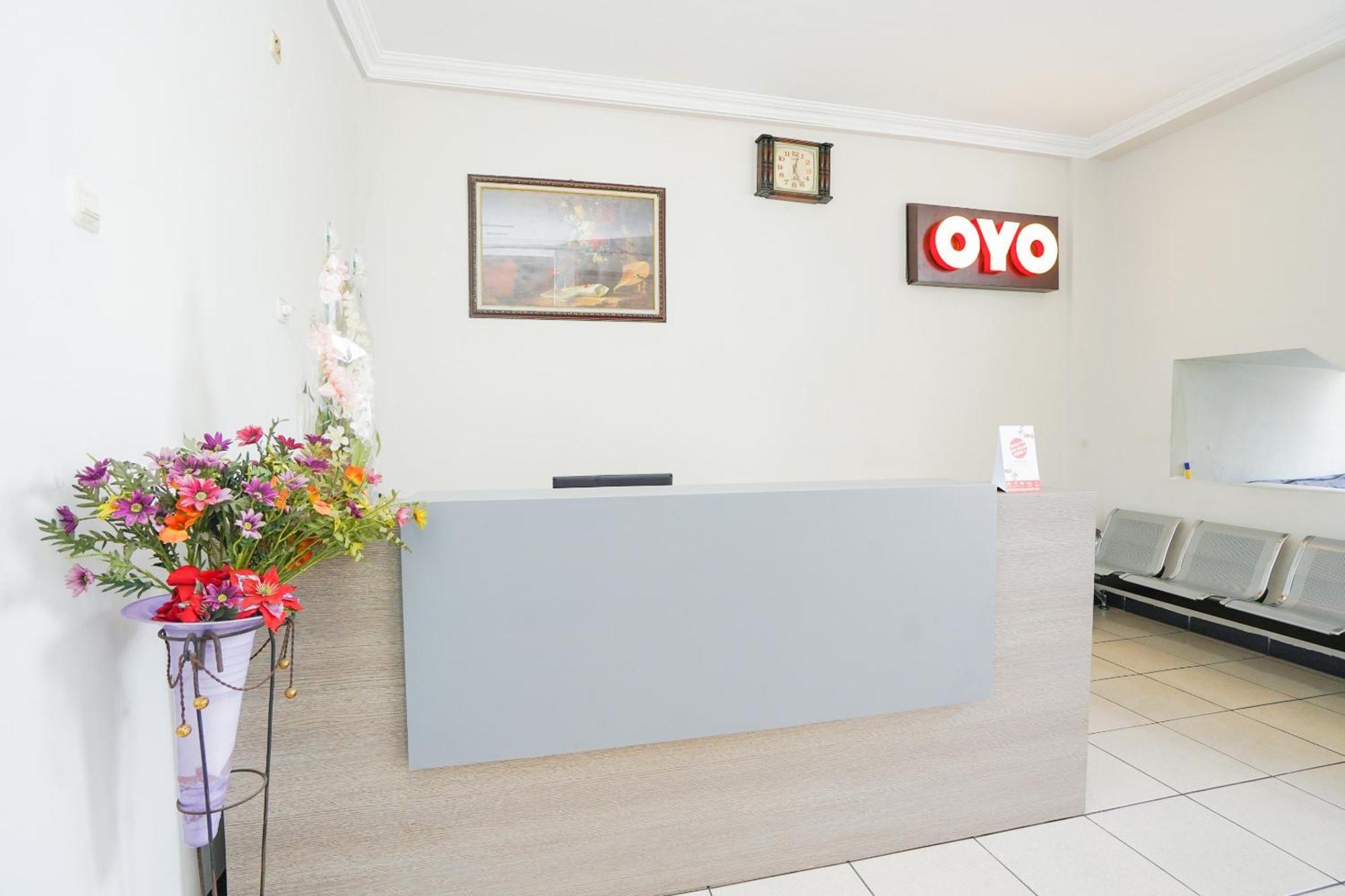 Oyo 2075 Graha Marina Hotel 2*